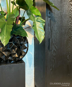 Alternative view of Kast 1 deur black oak/zwart frame / links draaiend / T20-0611 / Showroommodel