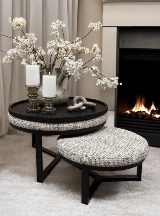 salontafel-tafel-set-stof-gestoffeerd-beige-salonpoef-be-trendy