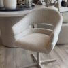 eetkamerstoel-stoel-draaibaar-draaifunctie-beige-poten-beige-frame