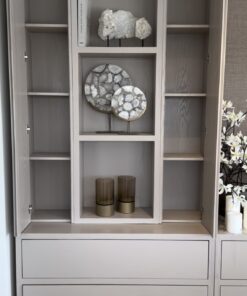 wandmeubel-beige-eiken-ladekast-dubbelman-design-boven-leeuwen-meubels-interieur-maatwerk-voorraad