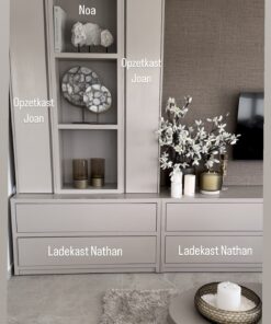 wandmeubel-beige-eiken-ladekast-dubbelman-design-boven-leeuwen-meubels-interieur-maatwerk-voorraad