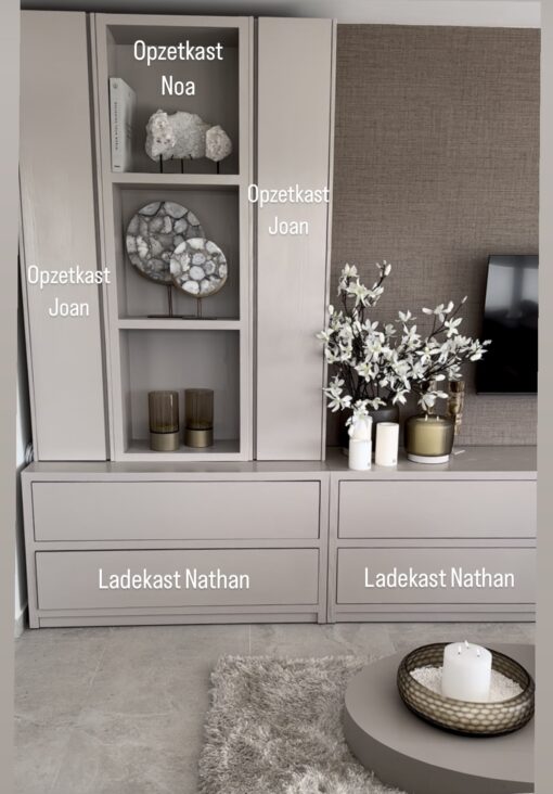 wandmeubel-beige-eiken-ladekast-dubbelman-design-boven-leeuwen-meubels-interieur-maatwerk-voorraad