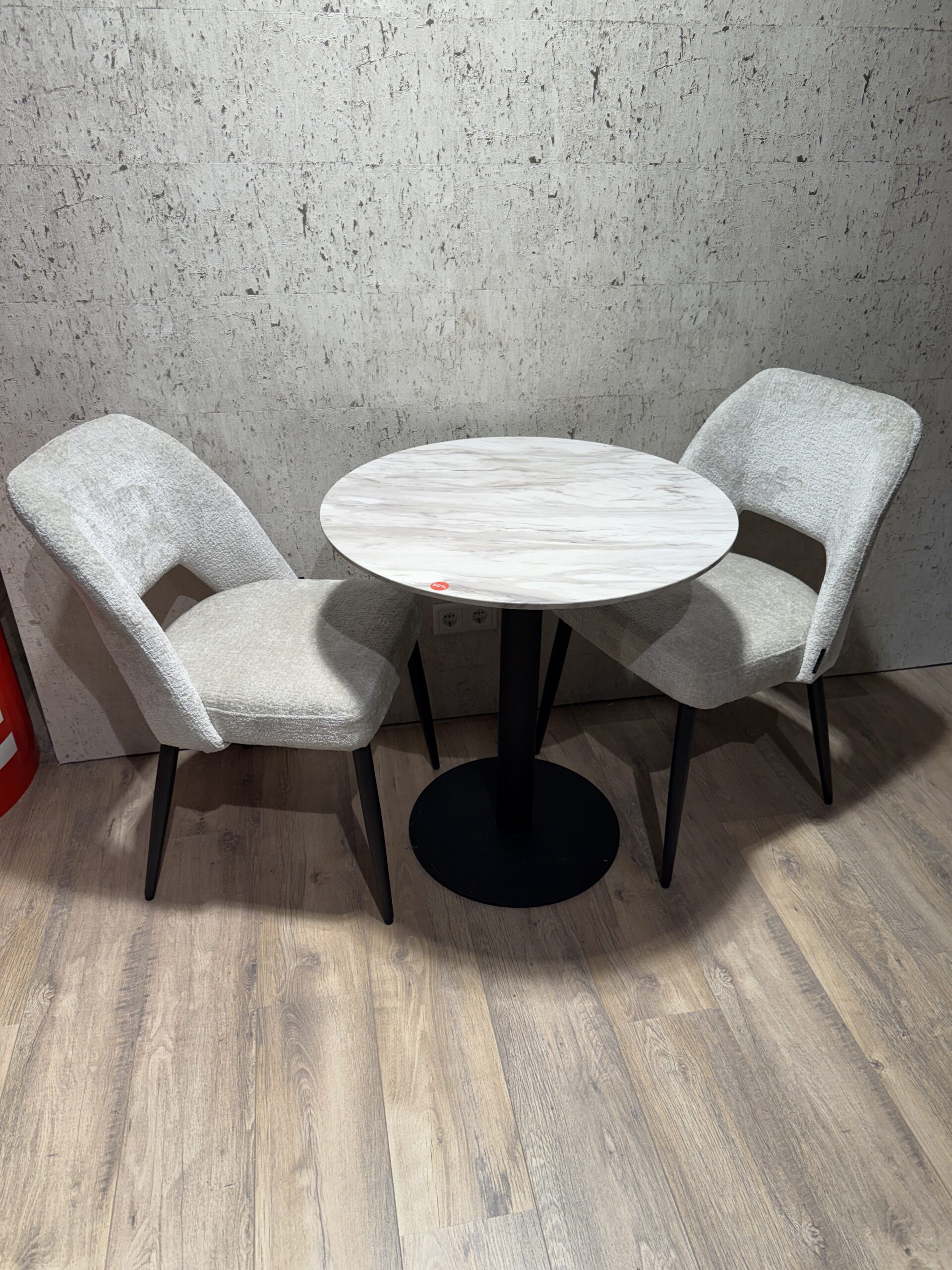 Bistrotafel rond marmer look / Showroommodel / Magazijn leegverkoop