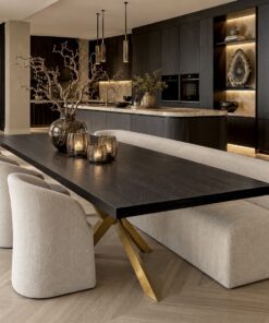 Zwart eiken eettafel met gouden matrixpoot – Dubbelman Design