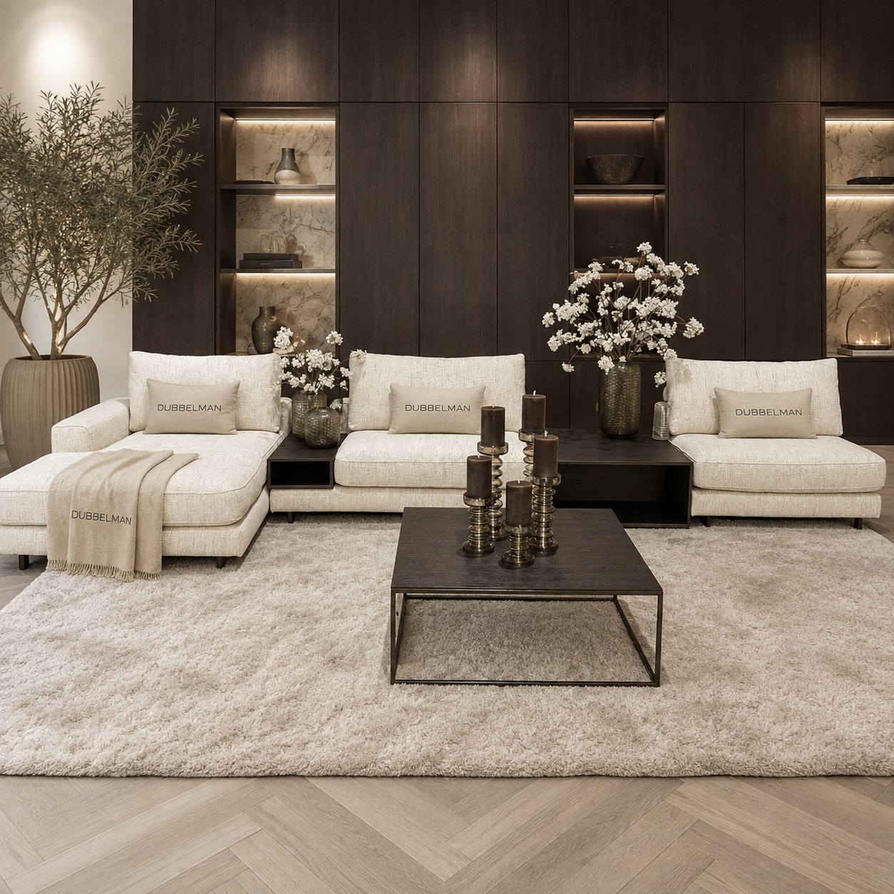 Bank Romée luxe maatwerk elementenbank met banktafel in beige hotel chique interieur