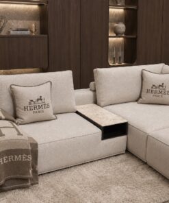 Luxe maatwerk elementen bank Carón met curve en met geïntegreerde tafel, Dubbelman Design hotel chique interieur