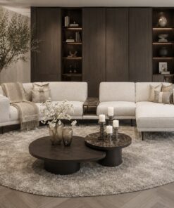 Moderne designbank Senna met vaste kussens en slanke pootje van Dubbelman Design