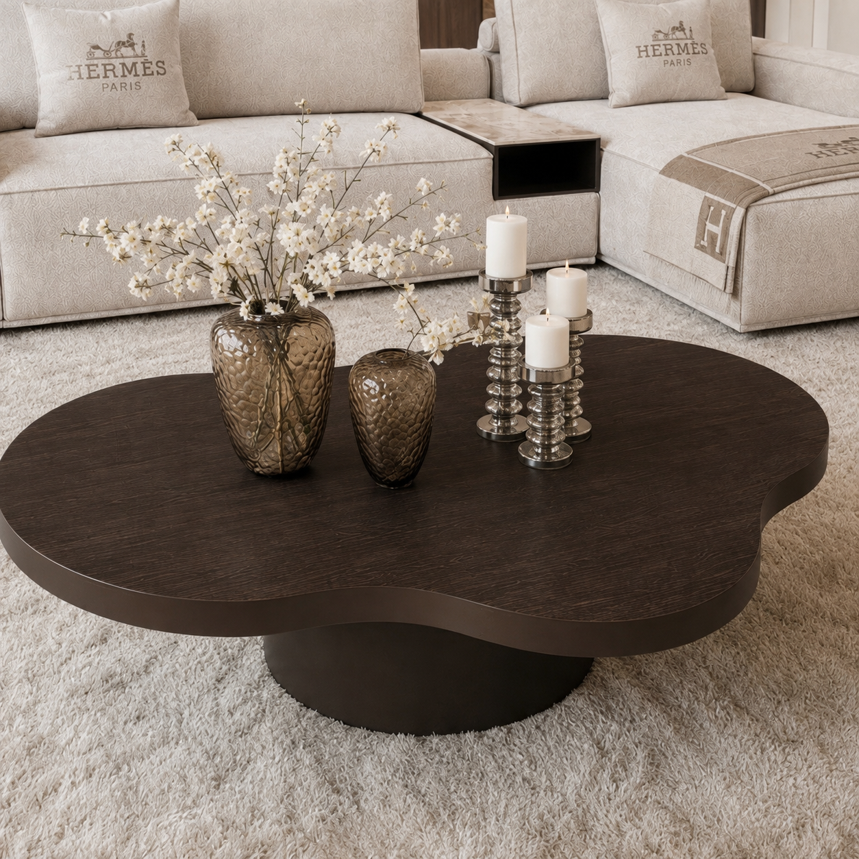 Maatwerk salontafel Solé met organisch houten blad en luxe frame voor hotel chique interieur, modern en Japandi