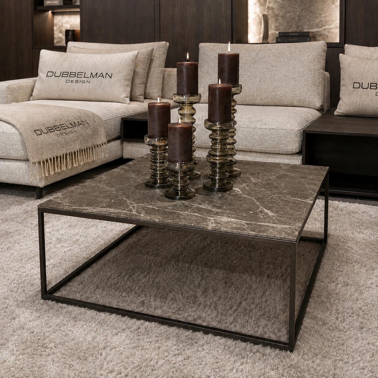 Corner Bench salontafel met Anodic Brown metalen frame en marmer Emperador Dark blad, luxe maatwerk salontafel