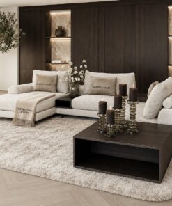 Bank Romée luxe maatwerk elementenbank met banktafel in beige hotel chique interieur