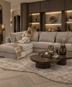 Luxe beige hoekbank uit voorraad leverbaar in hotel chique woonkamer Dubbelman Design