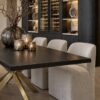 Zwart eiken eettafel met gouden matrixpoot – Dubbelman Design