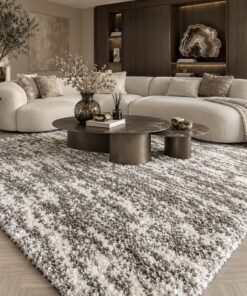 Hoogpolig bruin beige vloerkleed in luxe hotel chique woonkamer