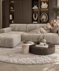 Bank Amy in beige stof met lounge, direct uit leverbaar bij Dubbelman Design